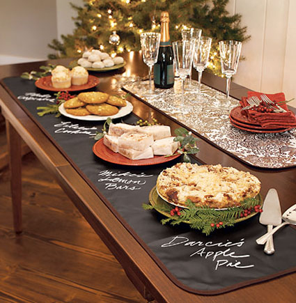 chalkboard-table-runner-thanksgiving-buffet-style-idea